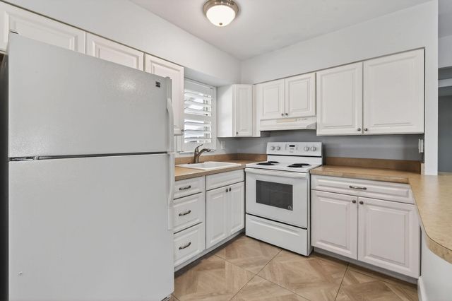 3060 MERIDIAN Way N 8, Palm Beach Gardens, FL 33410