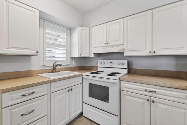 3060 MERIDIAN Way N 8, Palm Beach Gardens, FL 33410