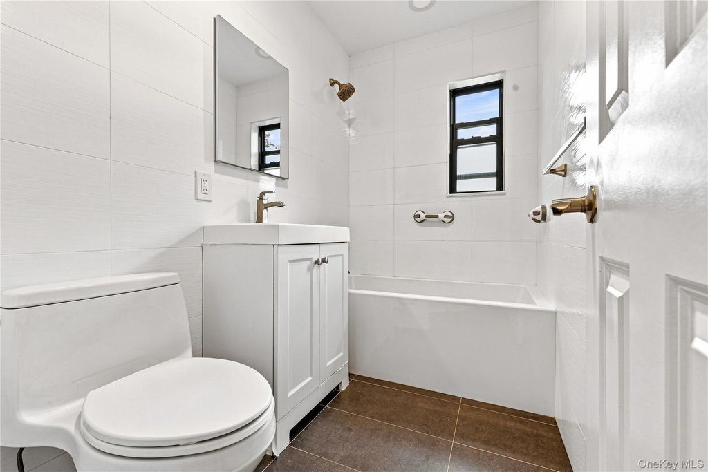 73-02 Springfield Boulevard 2FL, Oakland Gardens, NY 11364 — photo 5