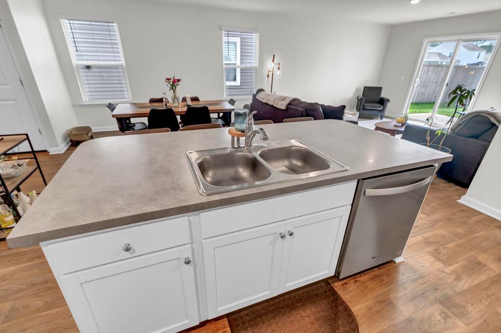 Image 11 of property listing at 105 Clear Tide Drive, Summerville, SC 29486