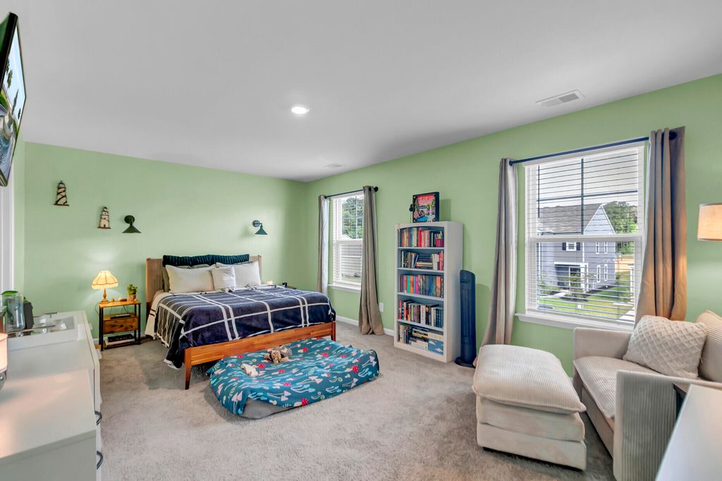 Image 14 of property listing at 105 Clear Tide Drive, Summerville, SC 29486