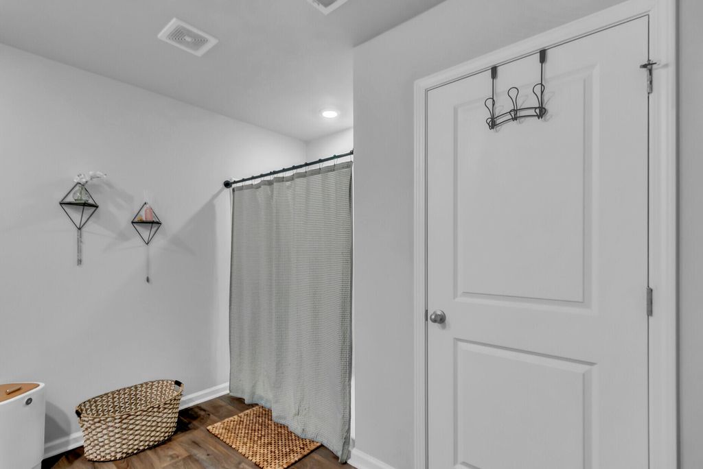 Image 18 of property listing at 105 Clear Tide Drive, Summerville, SC 29486