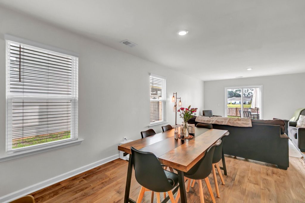 Image 4 of property listing at 105 Clear Tide Drive, Summerville, SC 29486