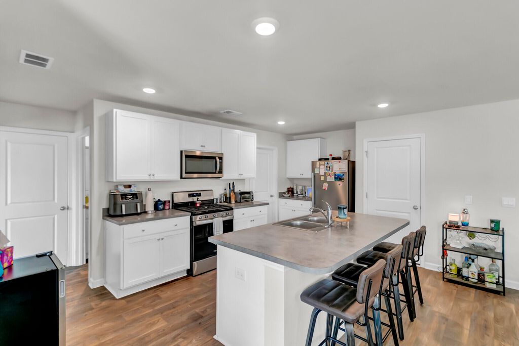 Image 6 of property listing at 105 Clear Tide Drive, Summerville, SC 29486