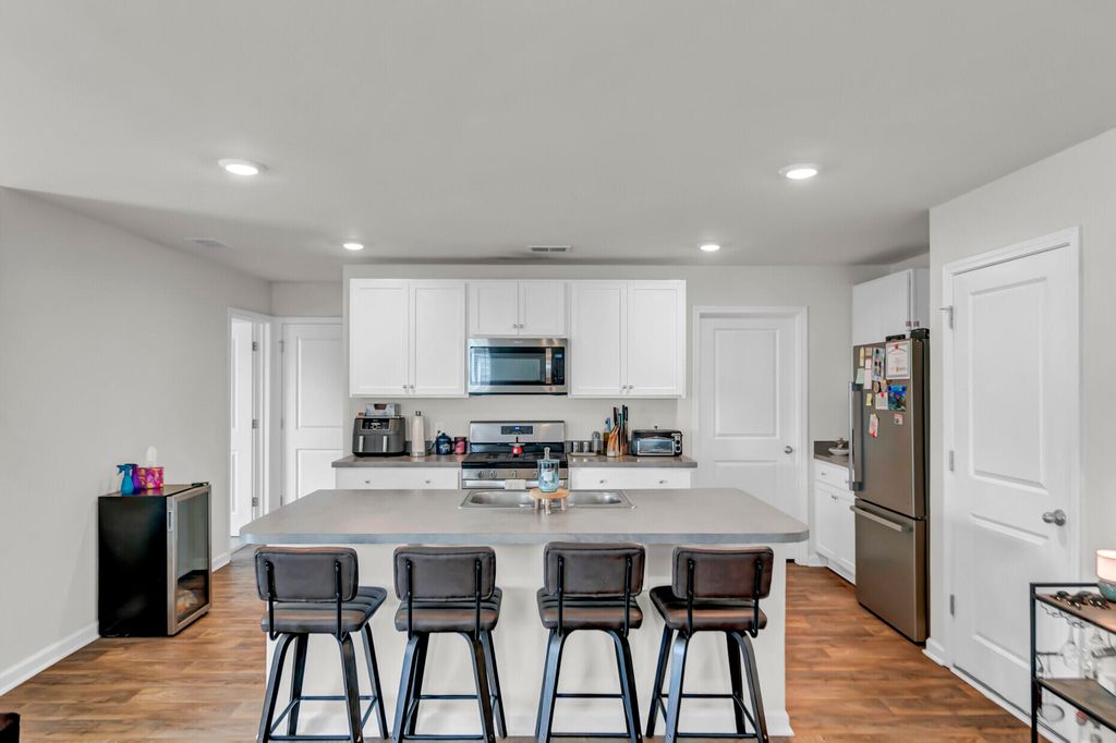 Image 8 of property listing at 105 Clear Tide Drive, Summerville, SC 29486