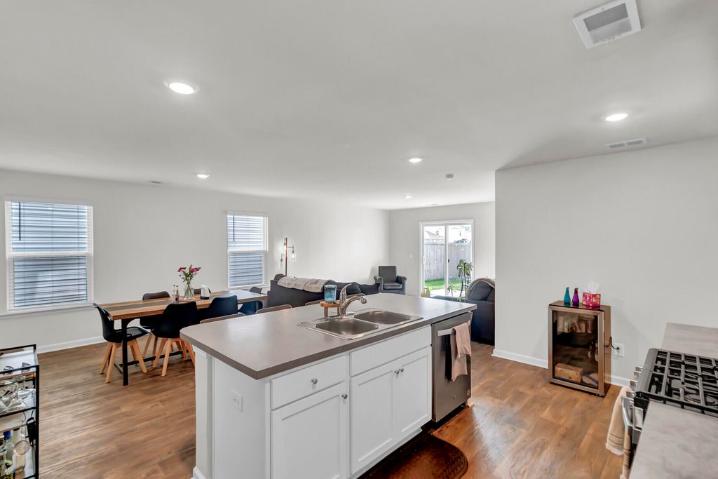 Image 9 of property listing at 105 Clear Tide Drive, Summerville, SC 29486