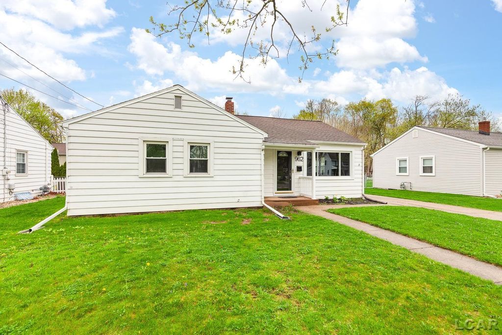 962 Vine Street, Adrian, MI 49221