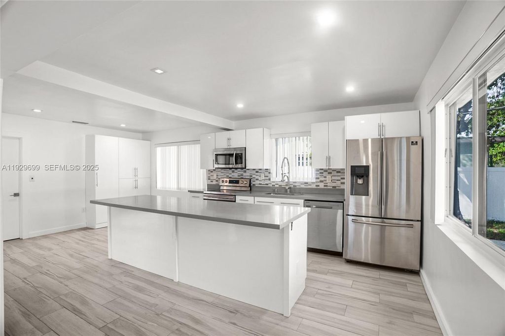 Image 12 of property listing at 5223 Monroe St, Hollywood, FL 33021