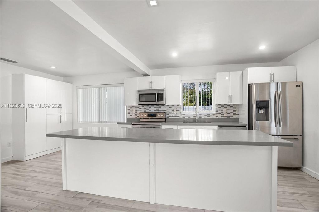 Image 13 of property listing at 5223 Monroe St, Hollywood, FL 33021