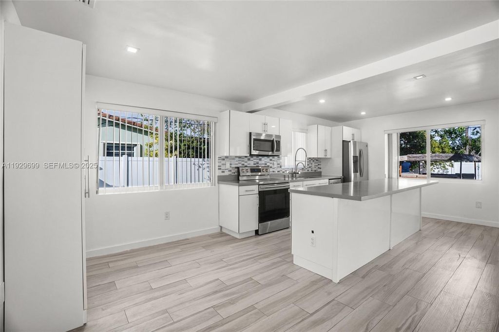 Image 14 of property listing at 5223 Monroe St, Hollywood, FL 33021