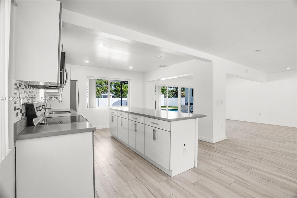 Image 15 of property listing at 5223 Monroe St, Hollywood, FL 33021