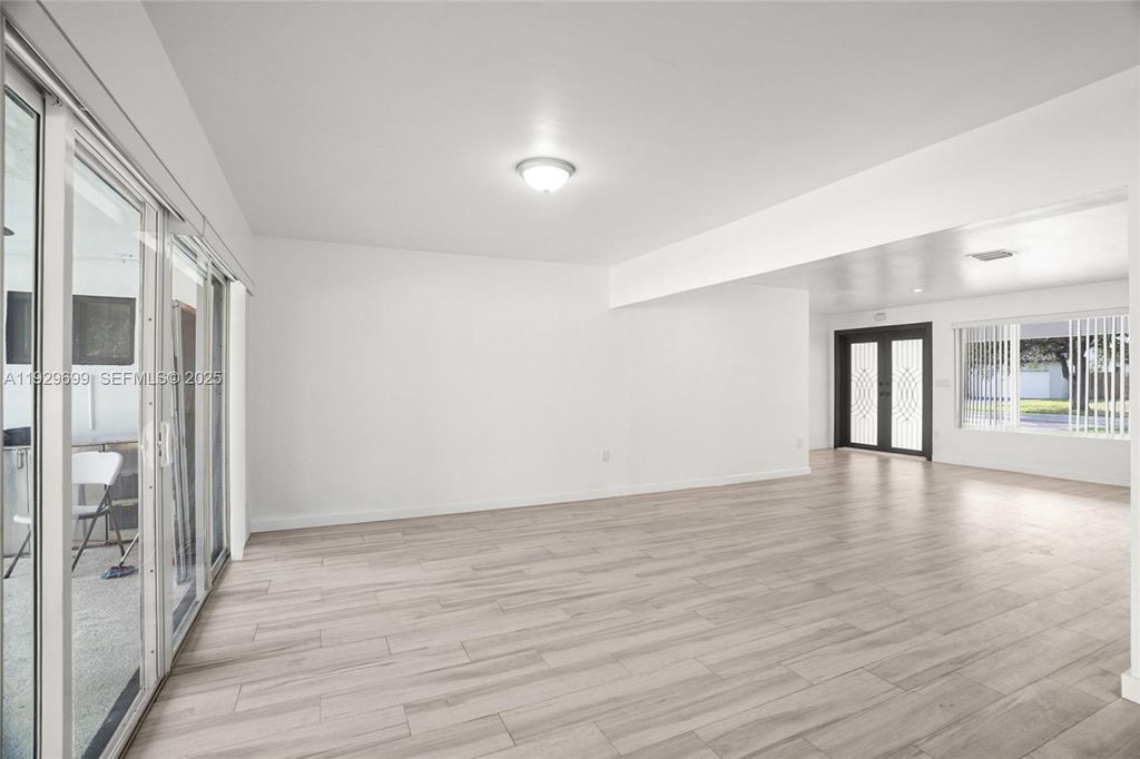 Image 17 of property listing at 5223 Monroe St, Hollywood, FL 33021