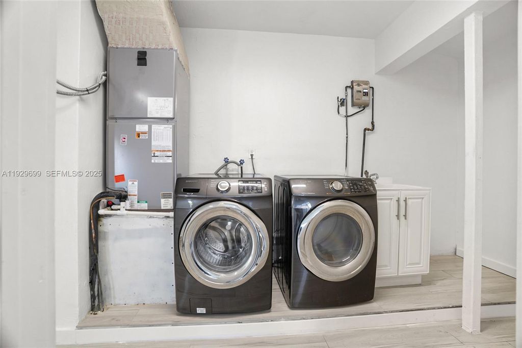 Image 20 of property listing at 5223 Monroe St, Hollywood, FL 33021