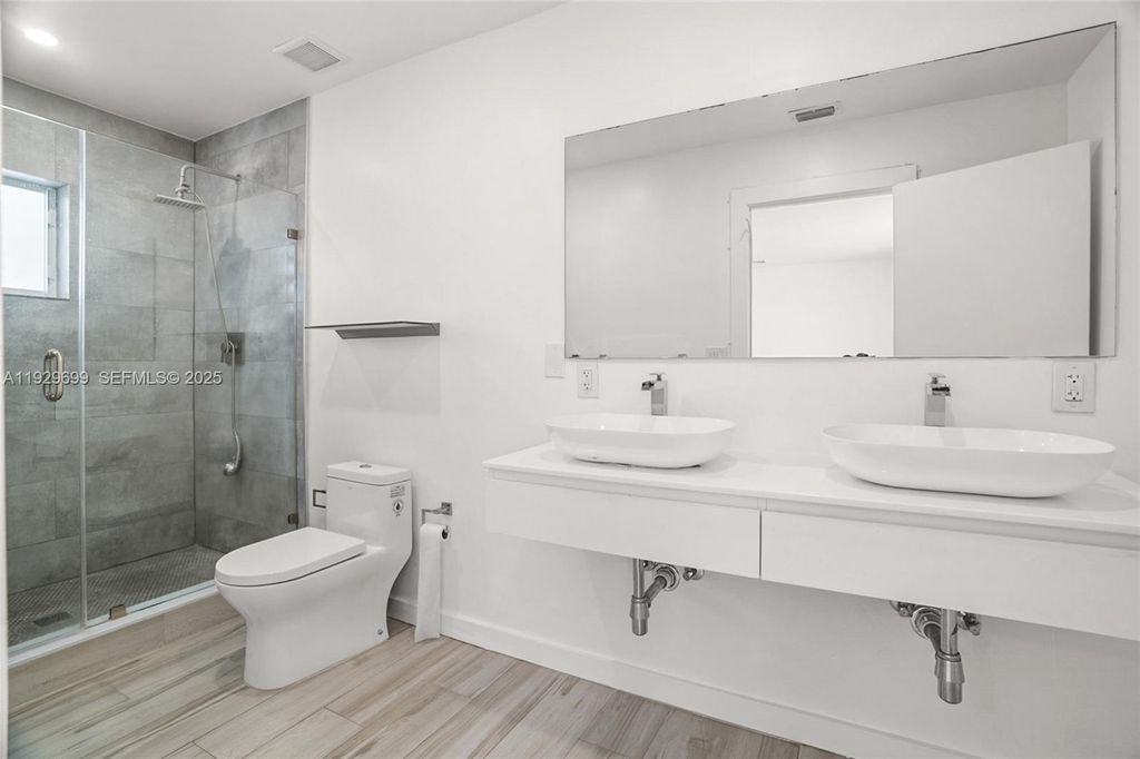 Image 27 of property listing at 5223 Monroe St, Hollywood, FL 33021