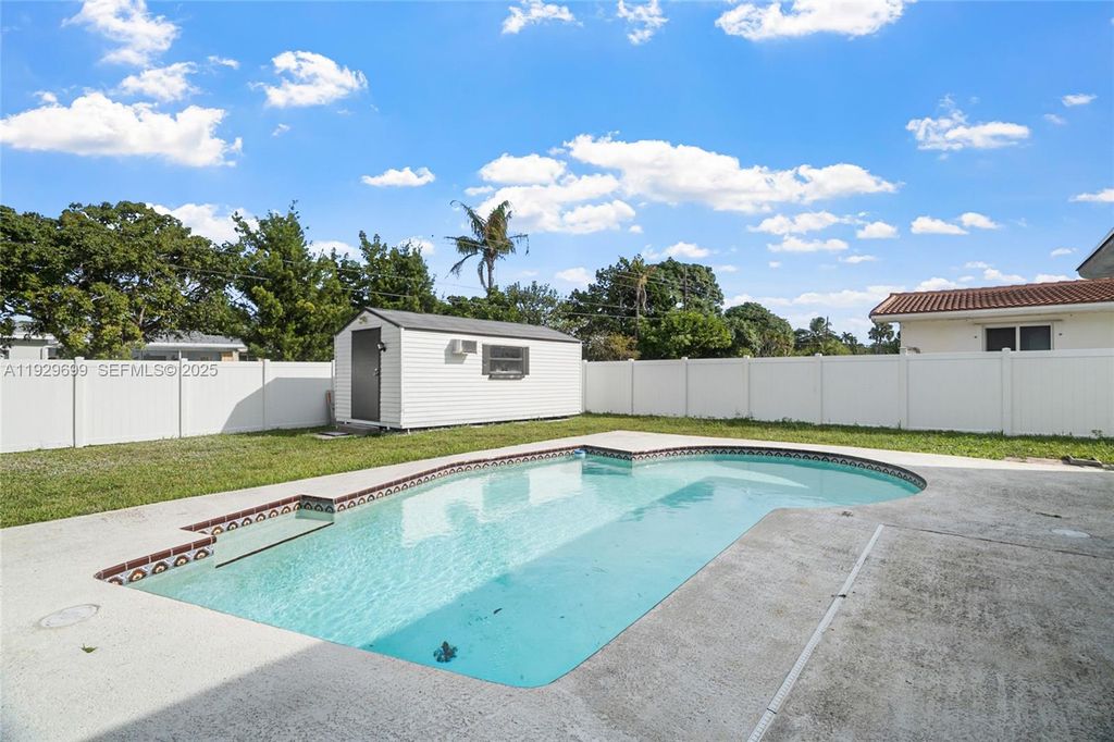 Image 31 of property listing at 5223 Monroe St, Hollywood, FL 33021