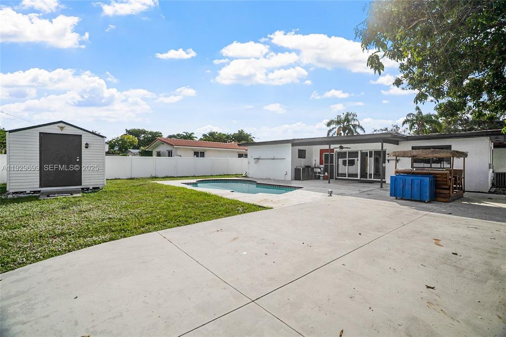 Image 32 of property listing at 5223 Monroe St, Hollywood, FL 33021