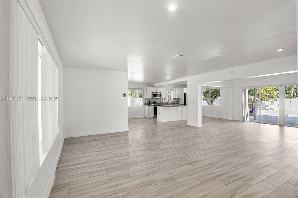 Image 6 of property listing at 5223 Monroe St, Hollywood, FL 33021