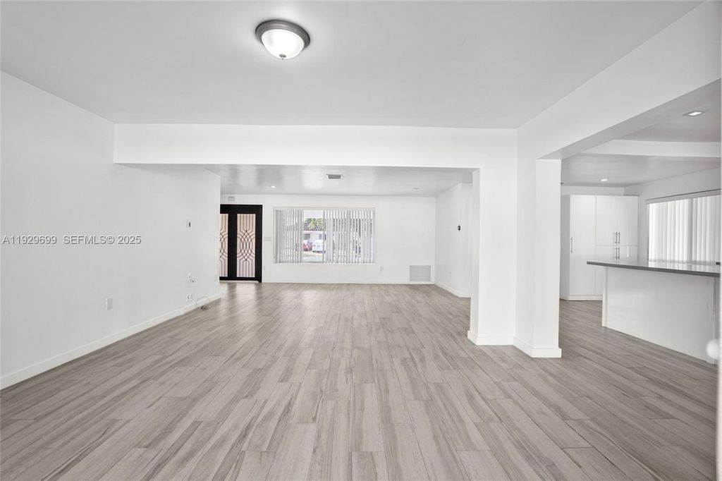 Image 7 of property listing at 5223 Monroe St, Hollywood, FL 33021