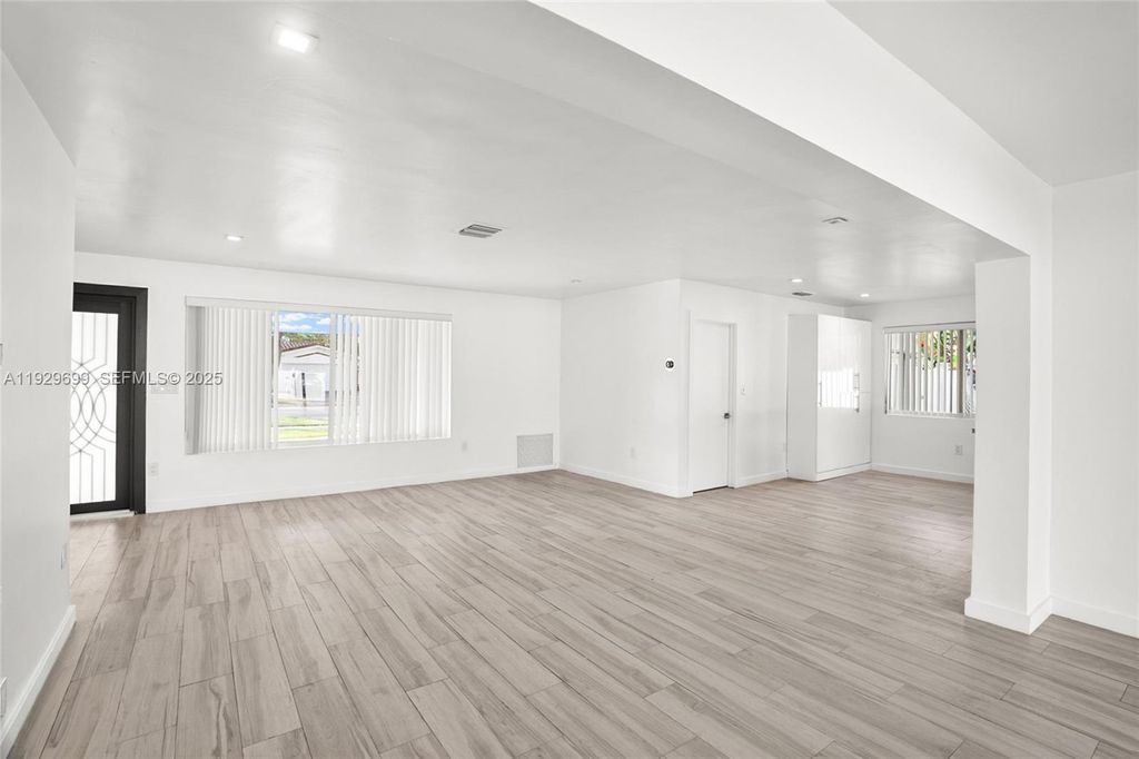 Image 8 of property listing at 5223 Monroe St, Hollywood, FL 33021