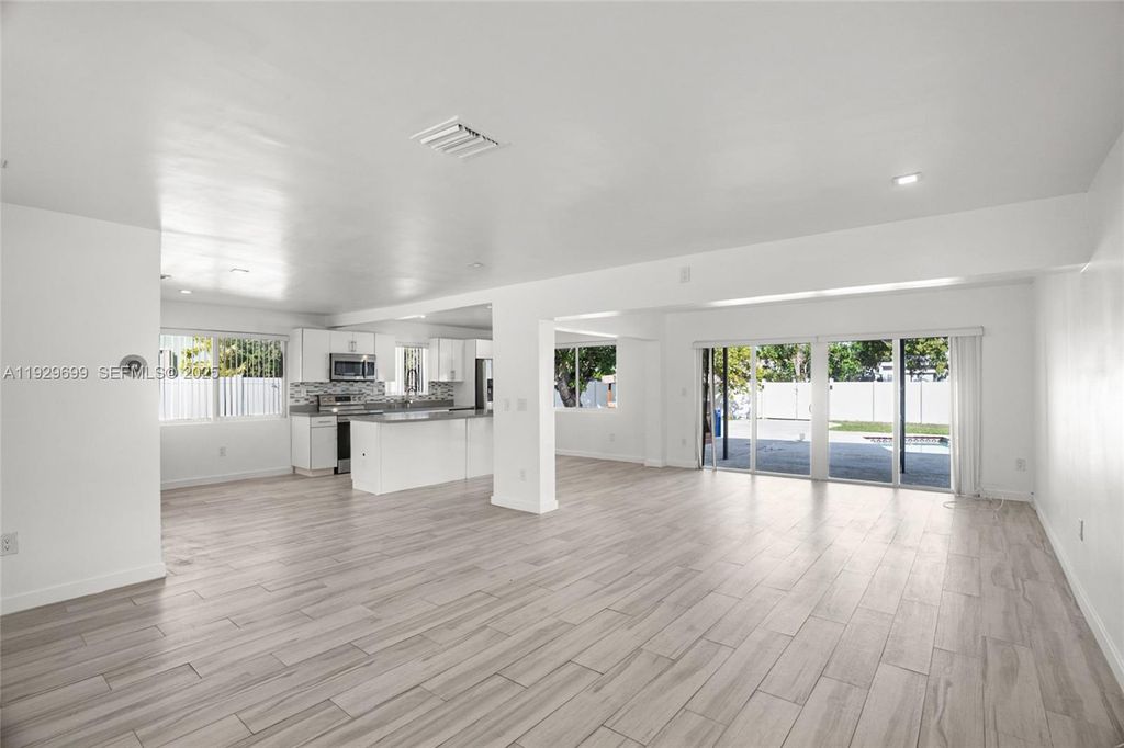 Image 9 of property listing at 5223 Monroe St, Hollywood, FL 33021