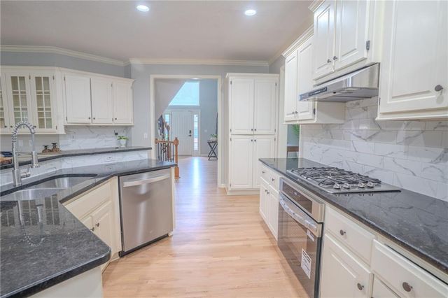 13918 Parkhill Street, Overland Park, KS 66221