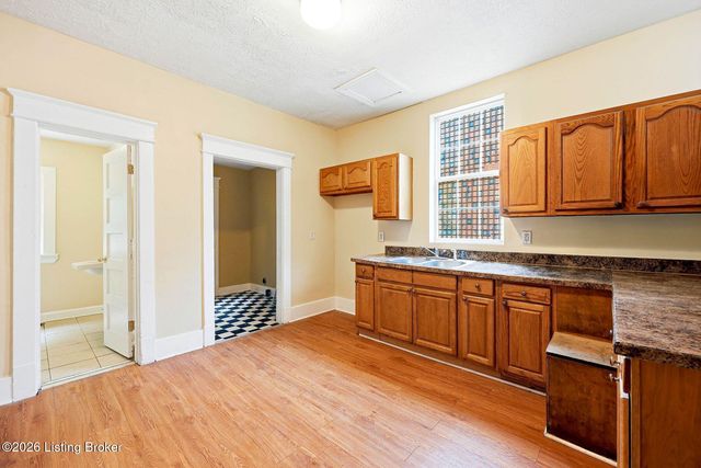 3712 W Broadway, Louisville, KY 40211