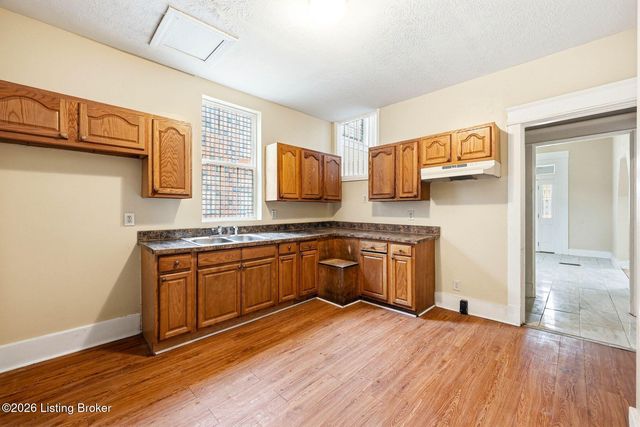 3712 W Broadway, Louisville, KY 40211
