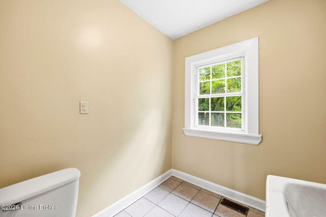 3712 W Broadway, Louisville, KY 40211