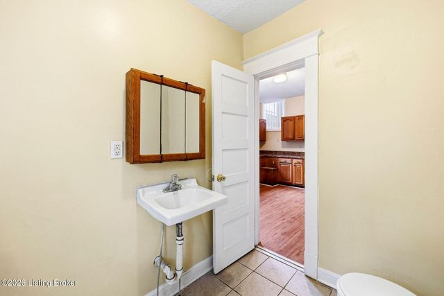 3712 W Broadway, Louisville, KY 40211