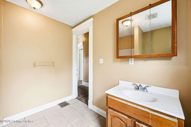 3712 W Broadway, Louisville, KY 40211