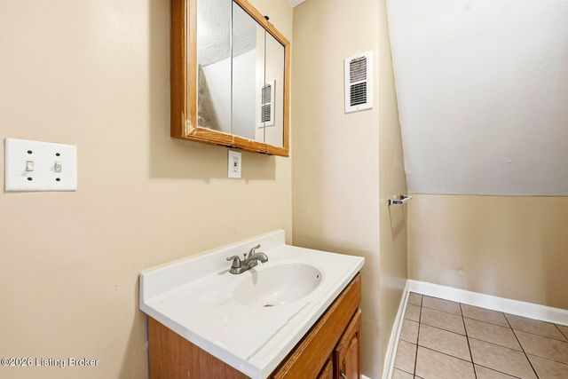 3712 W Broadway, Louisville, KY 40211