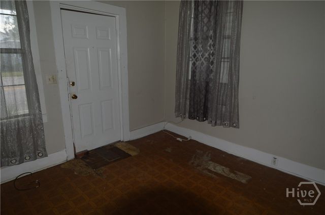 1010 W Victory Drive, Savannah, GA 31405