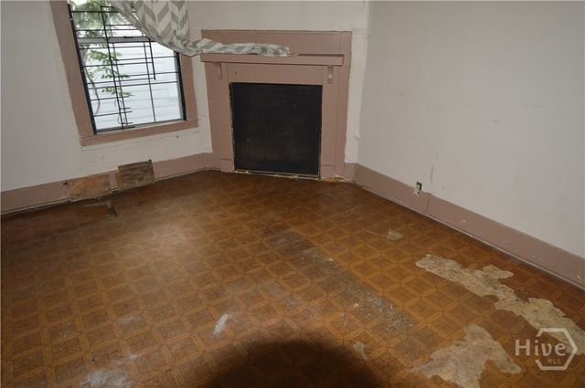 1010 W Victory Drive, Savannah, GA 31405