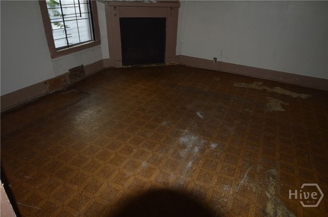 1010 W Victory Drive, Savannah, GA 31405