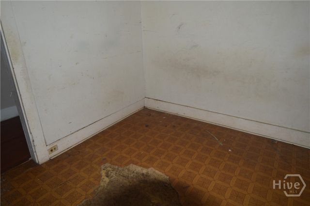 1010 W Victory Drive, Savannah, GA 31405