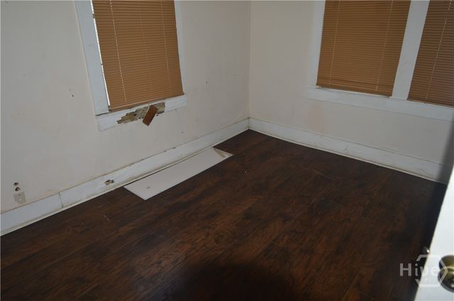 1010 W Victory Drive, Savannah, GA 31405