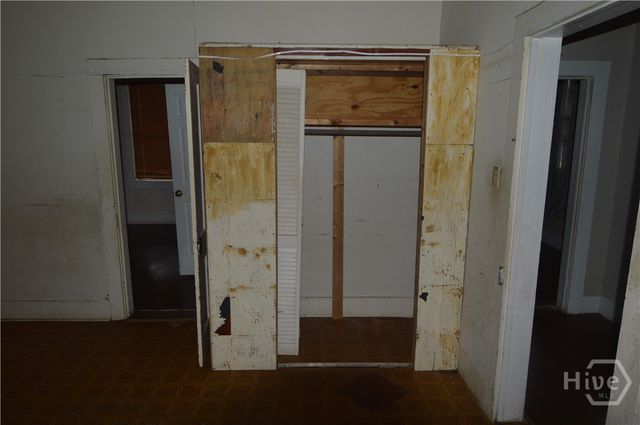 1010 W Victory Drive, Savannah, GA 31405