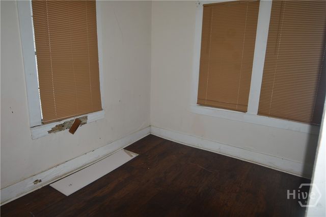 1010 W Victory Drive, Savannah, GA 31405