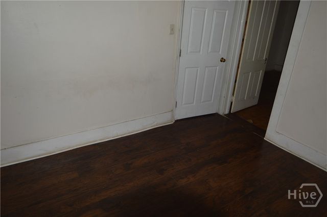 1010 W Victory Drive, Savannah, GA 31405