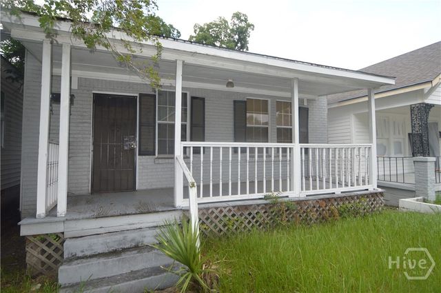 1010 W Victory Drive, Savannah, GA 31405