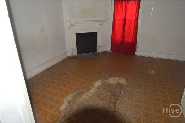 1010 W Victory Drive, Savannah, GA 31405