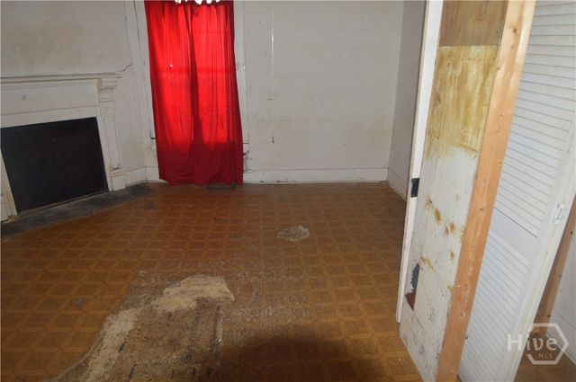 1010 W Victory Drive, Savannah, GA 31405