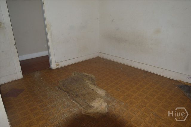 1010 W Victory Drive, Savannah, GA 31405