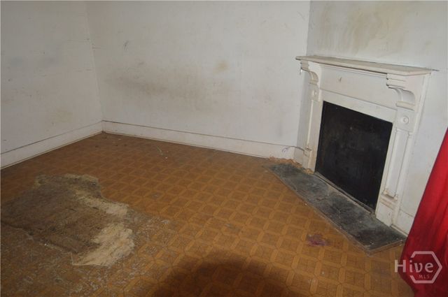 1010 W Victory Drive, Savannah, GA 31405