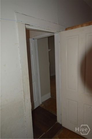 1010 W Victory Drive, Savannah, GA 31405