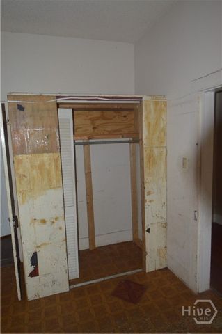 1010 W Victory Drive, Savannah, GA 31405