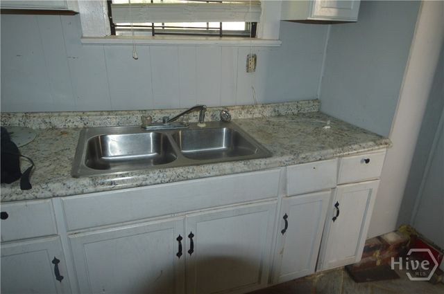 1010 W Victory Drive, Savannah, GA 31405