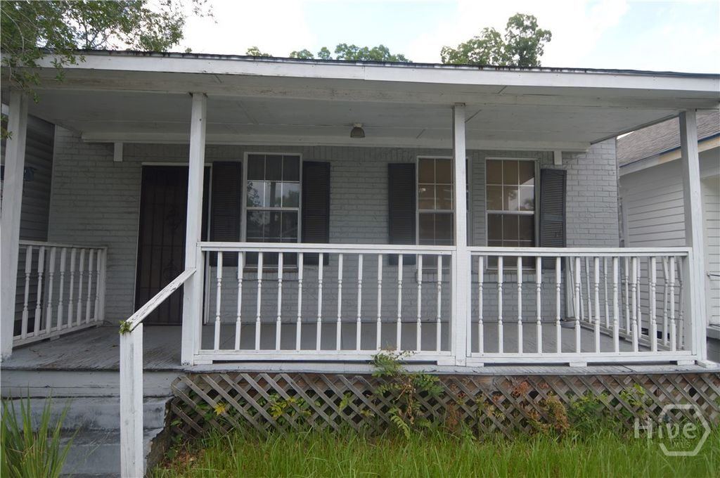 1010 W Victory Drive, Savannah, GA 31405