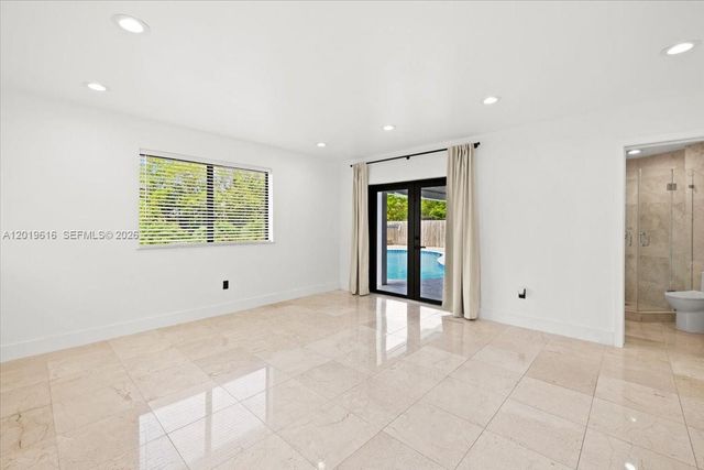 2400 NE 195th Street 2400, Miami, FL 33180