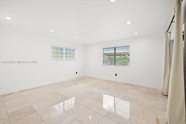 2400 NE 195th Street 2400, Miami, FL 33180